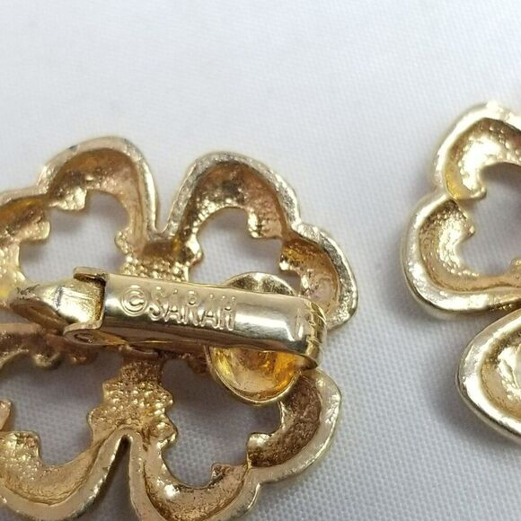 Vintage Sarah Coventry Clover Shape Clip On Earrings, Gold Tone Flower Leaf - Picture 4 of 7